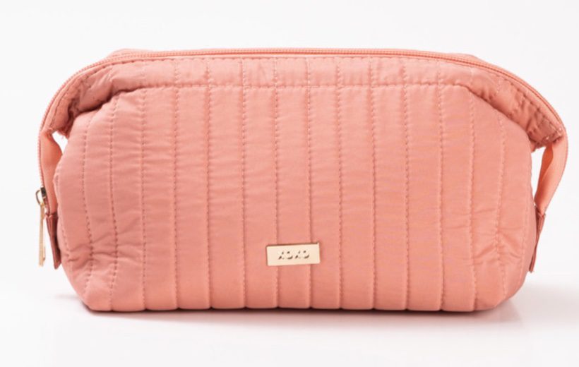 Read more about the article Beauty & Cosmetic Bags